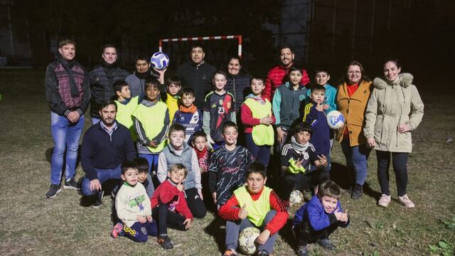 inauguraron la iluminación de la escuelita de fútbol de Bo. Los Arces