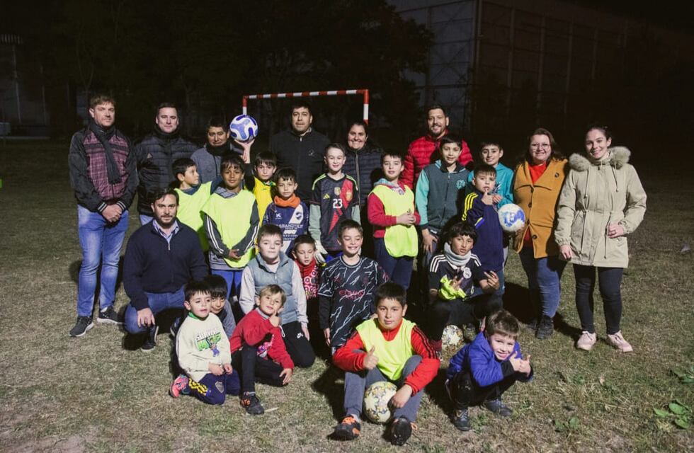 Inauguraron la iluminación de la escuelita de fútbol de Barrio Los Arces