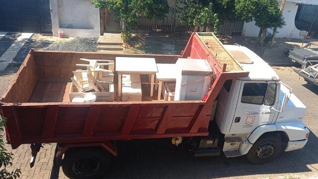 Entrega de mobiliario para albergues de Eldorado.