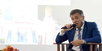 El intendente Oliva expuso sobre el Modelo Uruguay en la Expo Concepción