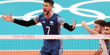 Argentina dio el batacazo, venció a EEUU y se clasificó a cuartos de final en vóley masculino en los Juegos Olímpicos de Tokio 2020. Facundo Conte fue el goleador y figura del triunfo.