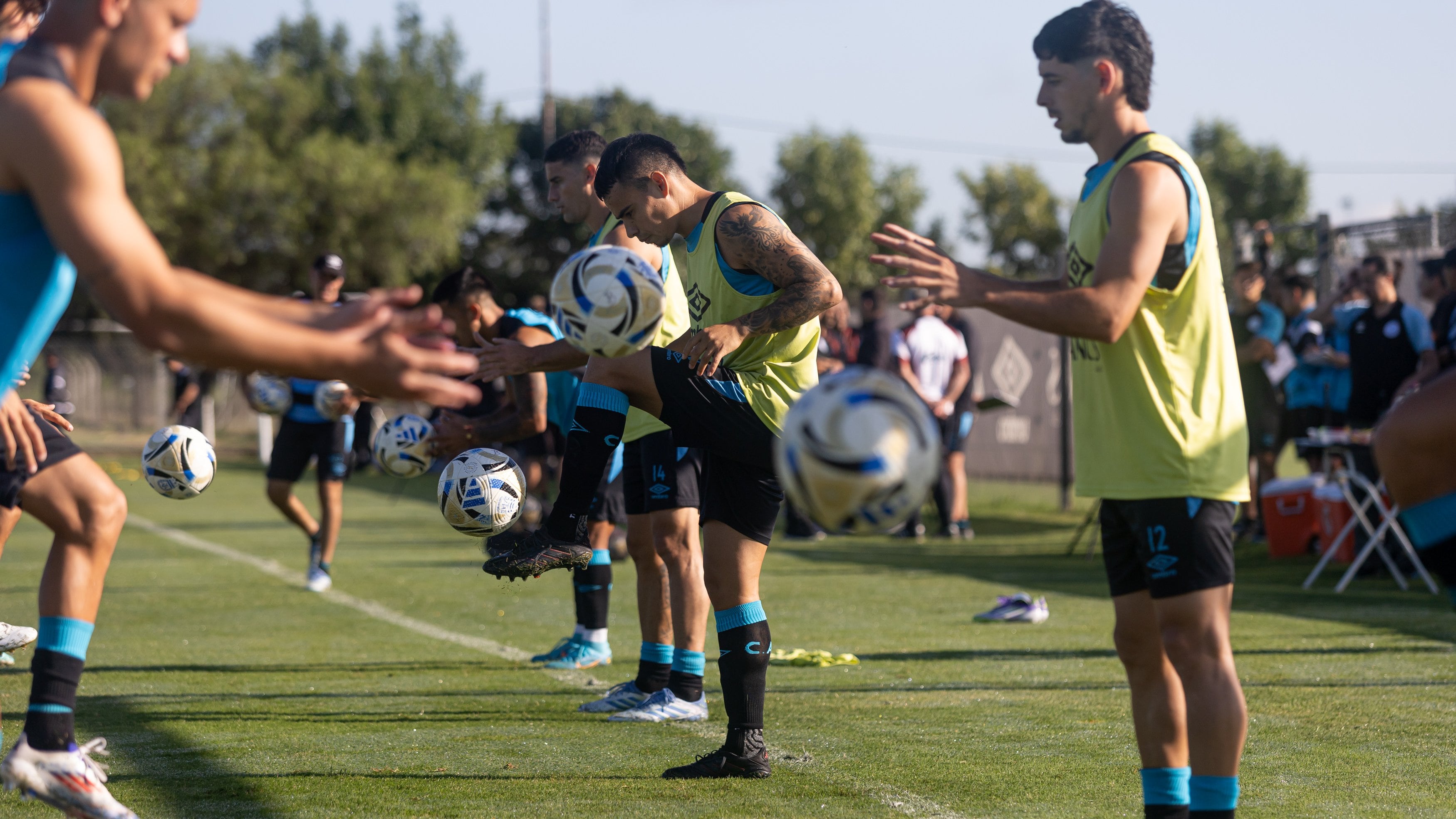 El plantel de Belgrano trabaja en Villa Esquiú de cara al inicio de la temporada 2026. (Prensa Belgrano)