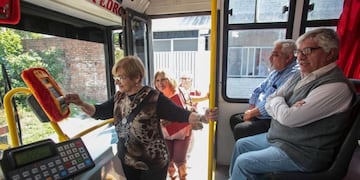 En Tucumán los jubilados ya pueden viajar gratis en el transporte público
