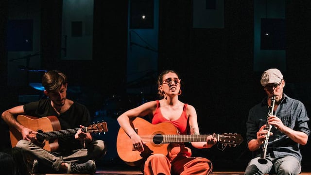 La artista presentó un concierto en el marco del Mes de la Mujer.