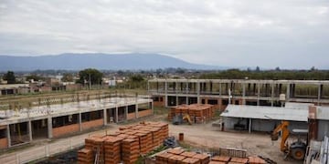 Con recursos propios y planificación a largo plazo, el gobierno de Jaldo pone en marcha la construcción de 1.600 viviendas. El predio empleará a 7.000 personas.