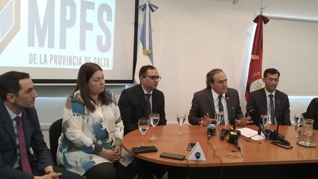 El procurador y el equipo de investigación en la causa por Jimena Salas.