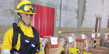 Entrega de equipamiento para bomberos voluntarios de Punilla y otros tres departamentos cordobeses. (Foto: Gobierno de Córdoba).