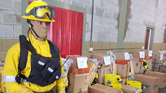 Entrega de equipamiento para bomberos voluntarios de Punilla y otros tres departamentos cordobeses. (Foto: Gobierno de Córdoba).