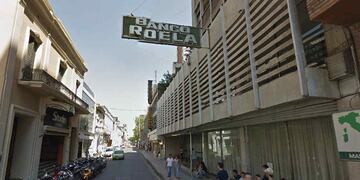 Banco Roela fue víctima de un hecho de inseguridad en Córdoba. (Google Street View).
