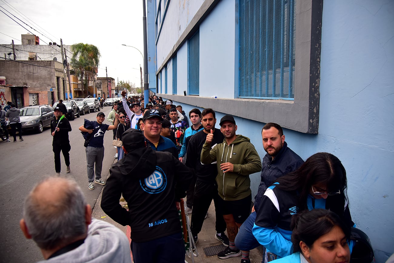 Comienza la venta de entradas de Belgrano para Copa Argentina. (Pedro Castillo / La Voz)