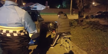 Interceptan a un hombre que circulaba sin patente en moto con pedido de secuestro