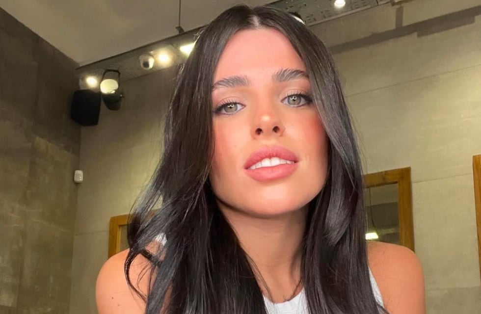 Desde Italia, Valentina Cervantes posó en bata y sin ropa interior: ¿tuvo un encuentro romántico?