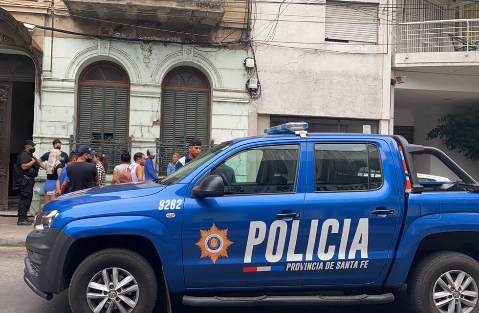 Robo en Rosario: asaltaron en una cancha de fútbol cinco y dos personas terminaron maniatadas