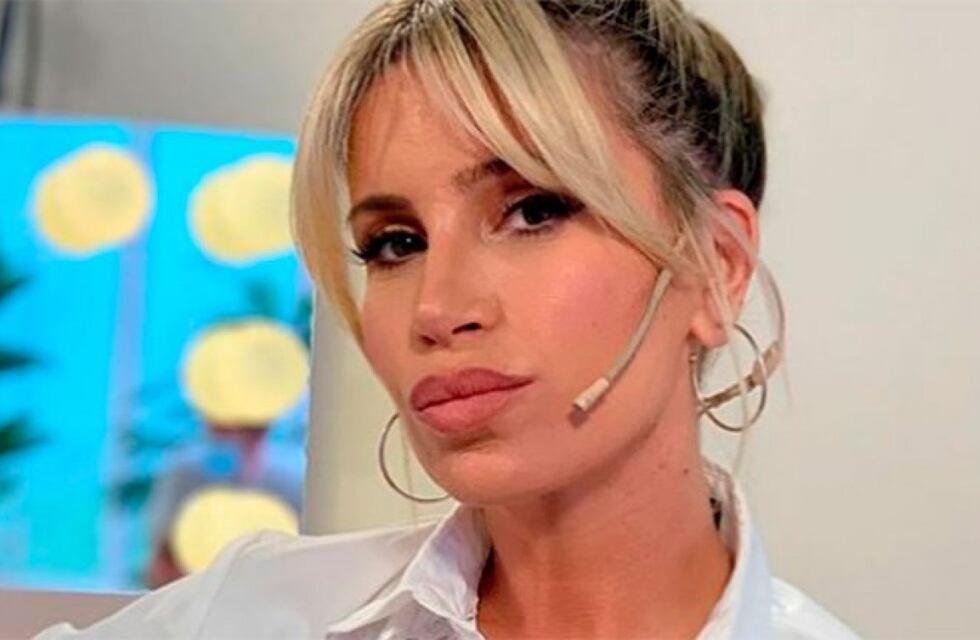 Flor Peña posó con ropa interior diminuta y beboteó: “El rojo y el blanco dámelos siempre bebé”