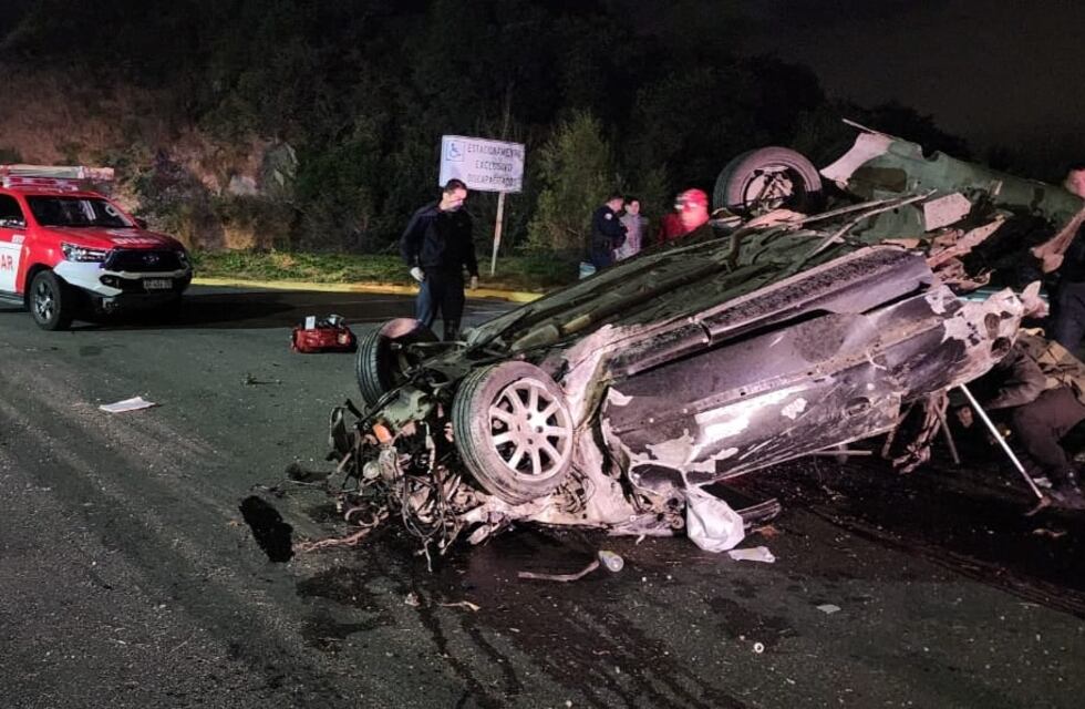 Murió un joven de 20 años tras un tremendo vuelco en la Variante Costa Azul