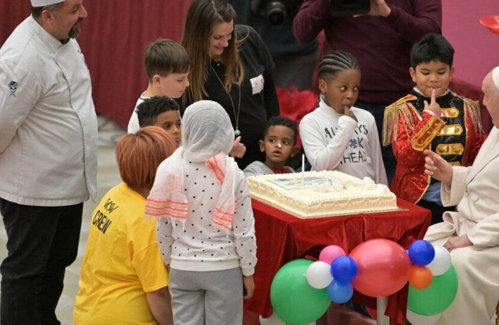El Papa Francisco cumplió 87 años y lo festejó junto a más de 200 familias y niños