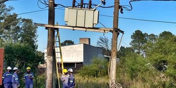 Columna que sostiene transformador en Concordia.