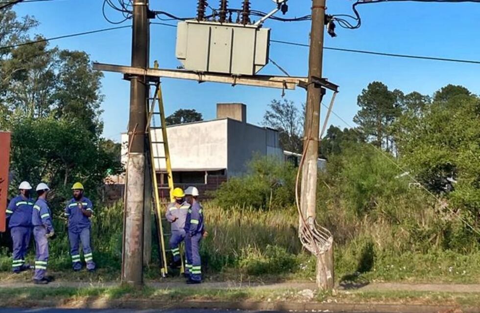 Corte luz en zona norte: chocaron una columna que sostiene un transformador