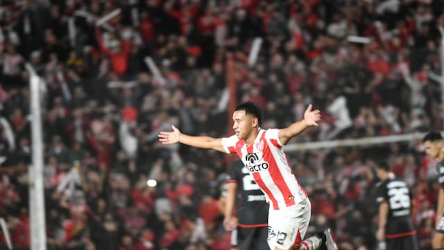 Damián Puebla superó a Franco Armani con su disparo desde el punto penal para el 1-0 de Instituto ante River. (Javier Ferreyra / La Voz)