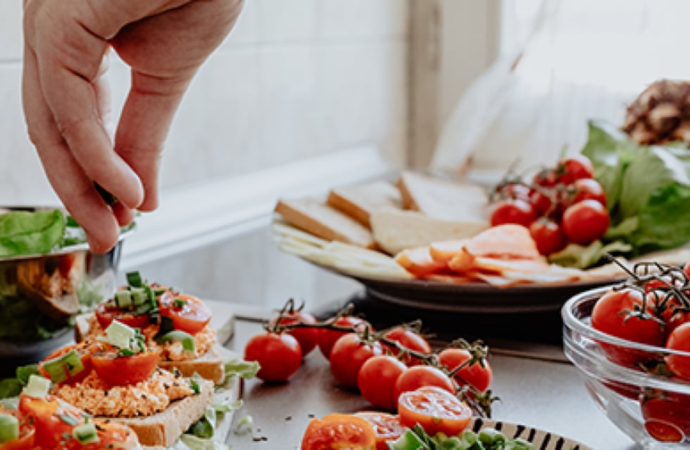 Cómo mantener la heladera ordenada y los alimentos seguros evitando contaminaciones