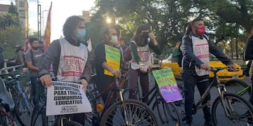 "Los estudiantes también se contagian y propagan el virus”, aseguró una de las madres.