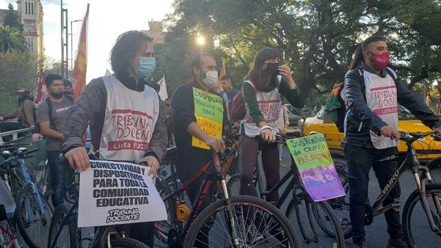 "Los estudiantes también se contagian y propagan el virus”, aseguró una de las madres.