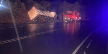 Despiste de un camión en Pozo Azul por fortuna no dejó heridos de gravedad.