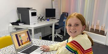 La madre de la nena comparte fotos y videos de su vida diaria en las redes sociales.