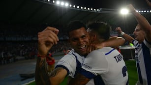 Primer plano de la felicidad. Miguel Navarro estableció el 1-0 de Talleres ante Huracán y la T va por todo (Javier Ferreyra / La Voz)