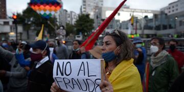 Ecuador deja en suspenso recuento de votación de las presidenciales