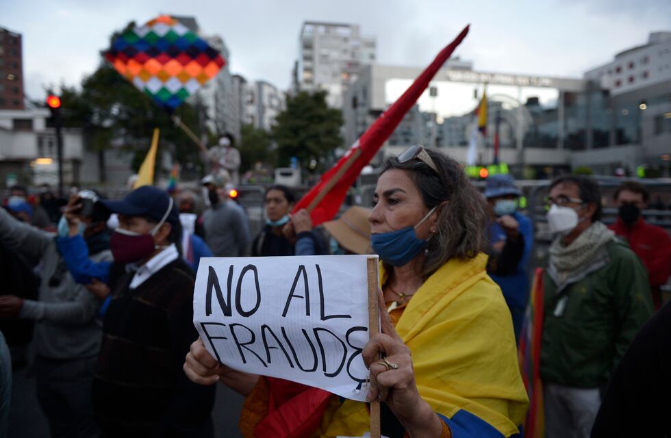 Ecuador dejó en suspenso el recuento de votación de las elecciones presidenciales