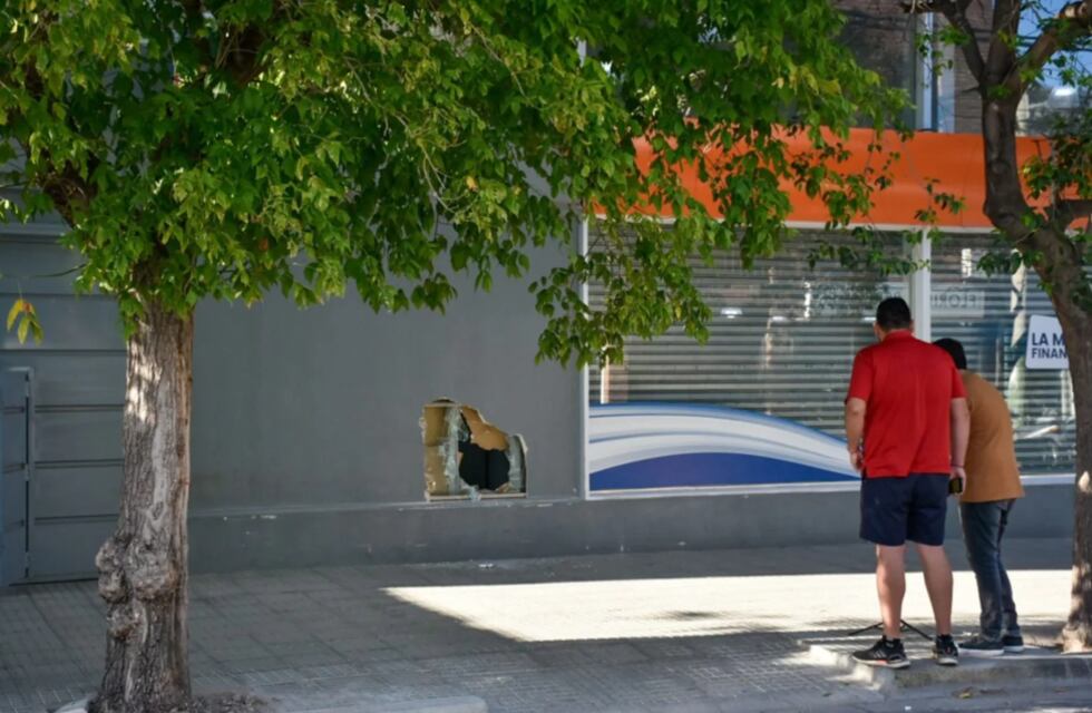 Insólito robo en un local del centro de San Luis: hicieron un boquete y se llevaron de todo