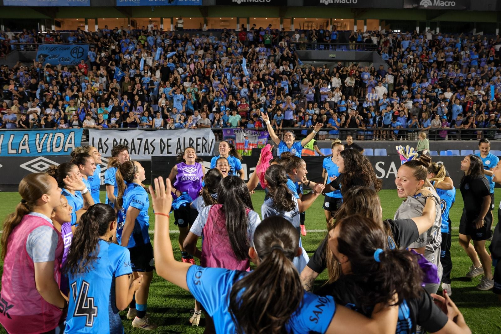 "¡Vamos a copar el Gigante para alentar a las Piratas en la Final!", pidió Belgrano.
