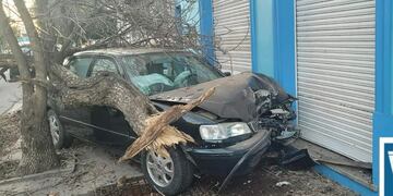 Manejaba borracho, chocó y sufrió heridas leves.