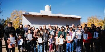 El gobernador Jalil destacó el uso de fondos mineros para garantizar el derecho a la vivienda.