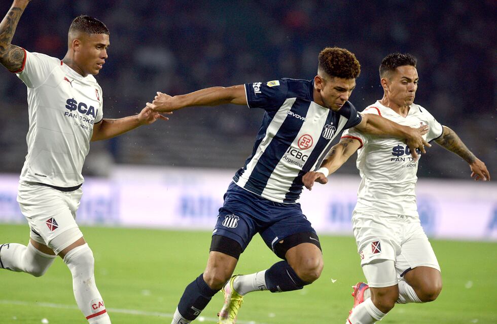 En la última jugada, Talleres perdió ante Independiente y despidió un 2021 inolvidable