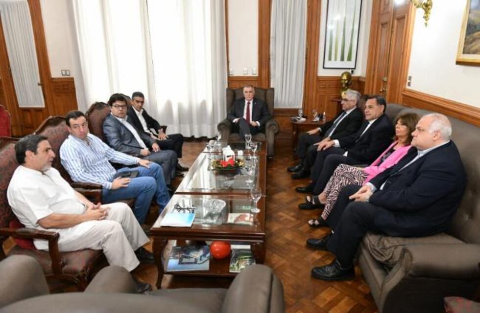 El gobernador Osvaldo Jaldo y funcionarios provinciales evaluaron la gestión 2023