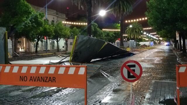 Empalizada caída en la primera cuadra de Bv. Santa Fe