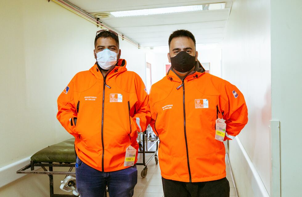 Entrega de indumentaria y elementos de protección a personal de salud