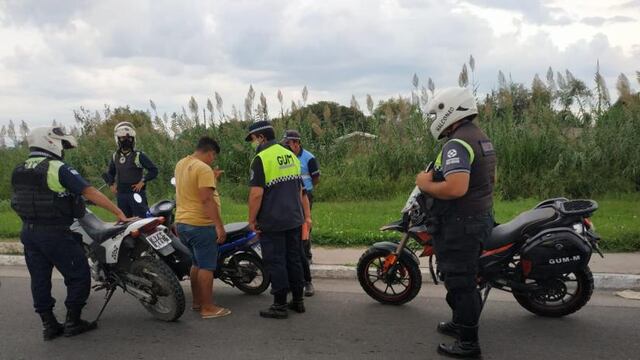 Como resultado, este jueves fueron secuestradas 26 motocicletas por Infracción a la Ley de Tránsito 24.449 y fueron detenidos cuatro hombres.