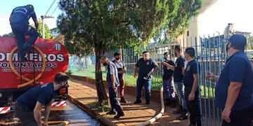 El río continúa inestable y se aprovechan las crecidas para bombear agua a la planta.