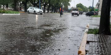 Una fuerte tormenta de agua y viento afectó a Rafaela
