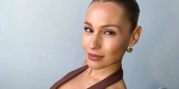 Pampita derrochó sensualidad con un mini vestido rojo mega escotado