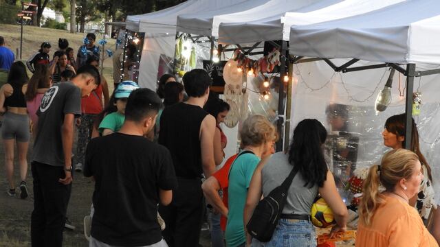 Buena concurrencia a la Feria de Emprendedores del Parque San Martín.