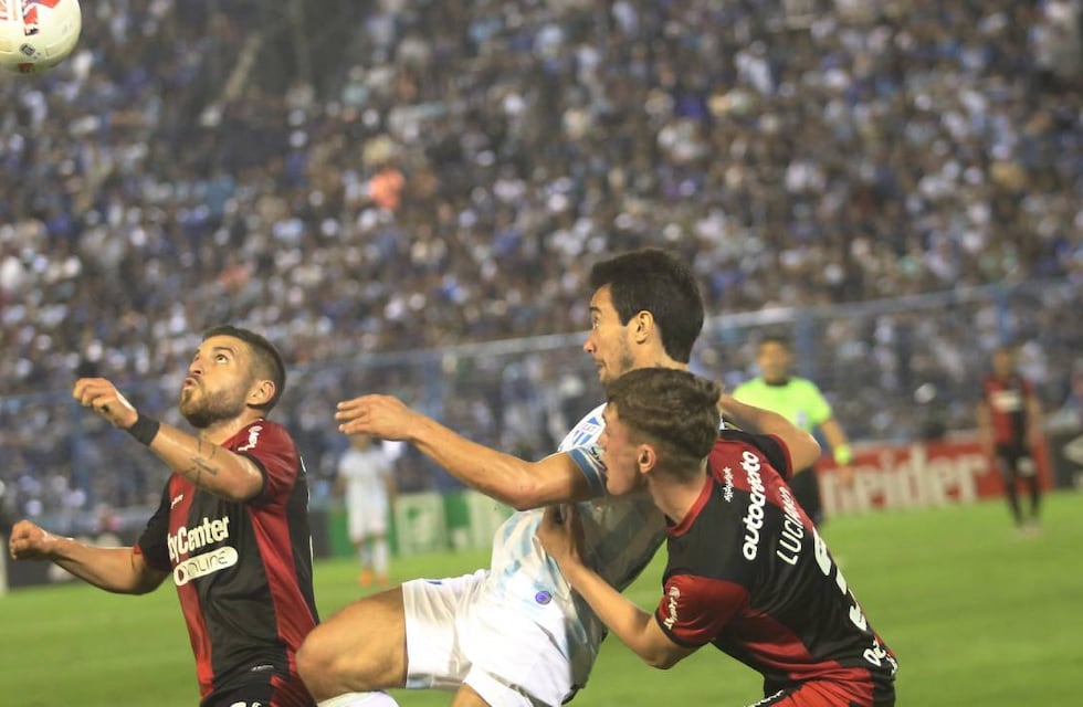 Atlético Tucumán hundió más a Newell’s para afianzarse como único puntero