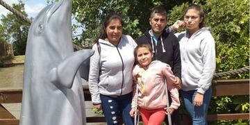 Abigail junto a su familia - Gentileza