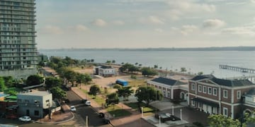 Lunes caluroso con cielo parcialmente nublado para la tarde