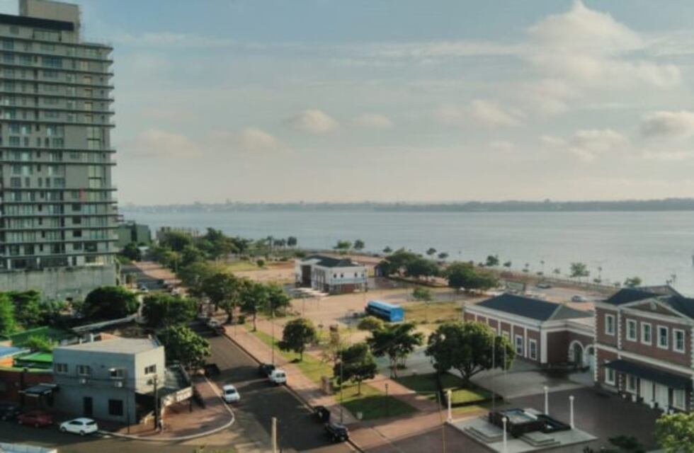 Lunes caluroso con cielo parcialmente nublado para la tarde