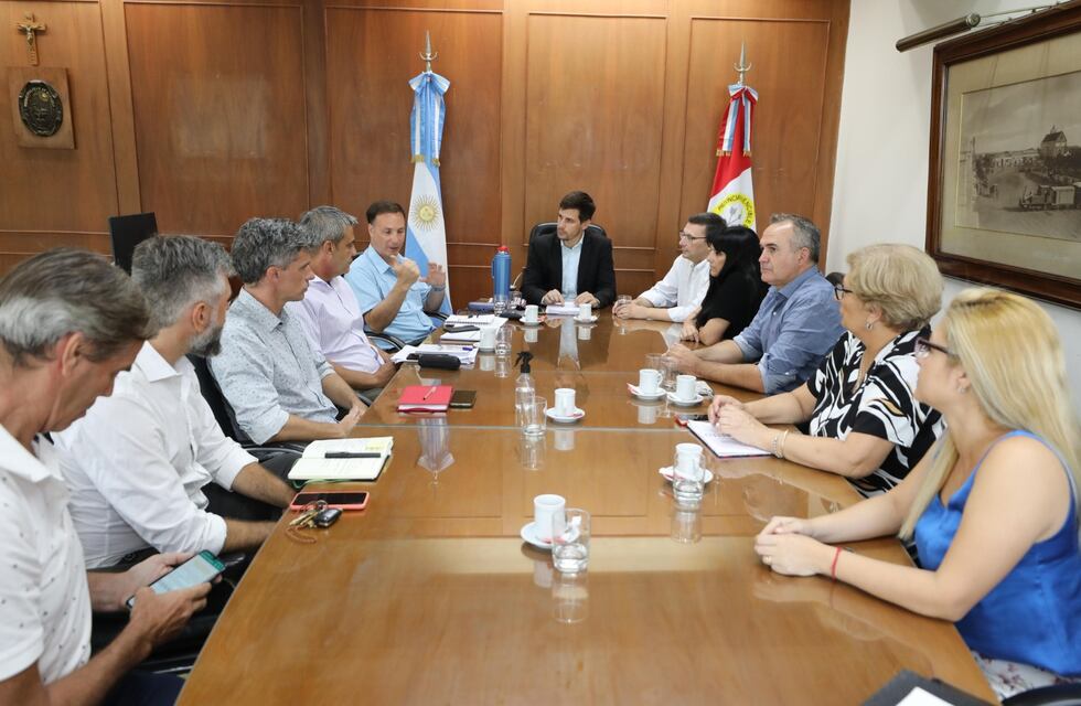 La agenda de Rafaela y el ministro de Obras Públicas provincial: Camino Público Nº 6, la Ruta 70, viviendas y el nuevo Hospital