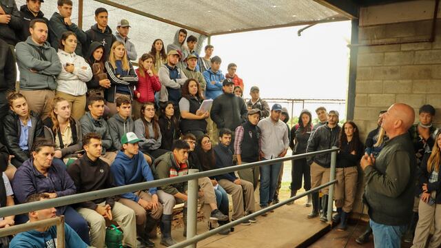Seminario de Producción Lechera para Estudiantes Universitarios en el INTA Rafaela
